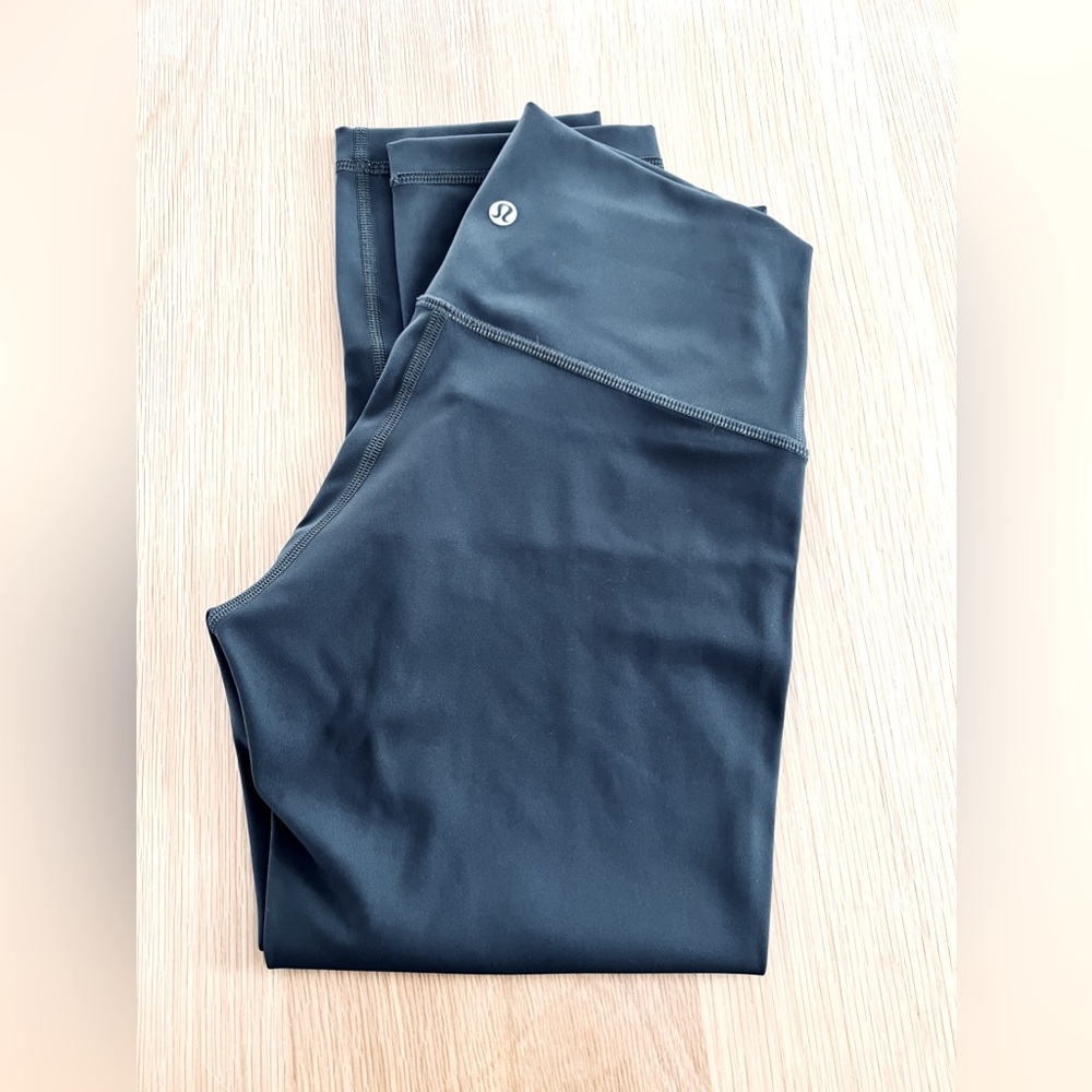 Lululemon Align Crop 21” Legging, size 6 Charcoal Grey